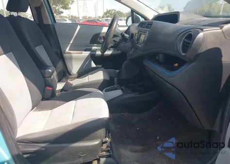 2013 Toyota Prius C Three from USA, damaged, VIN JTDKDTB38D1039697